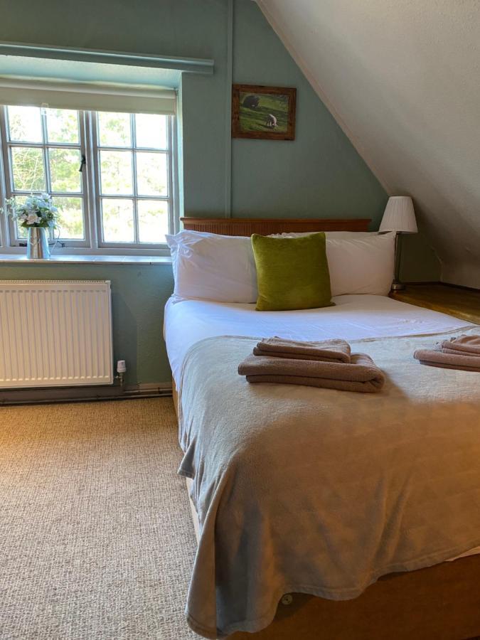 The Hollybush Inn And B&B Priors Marston Exterior foto